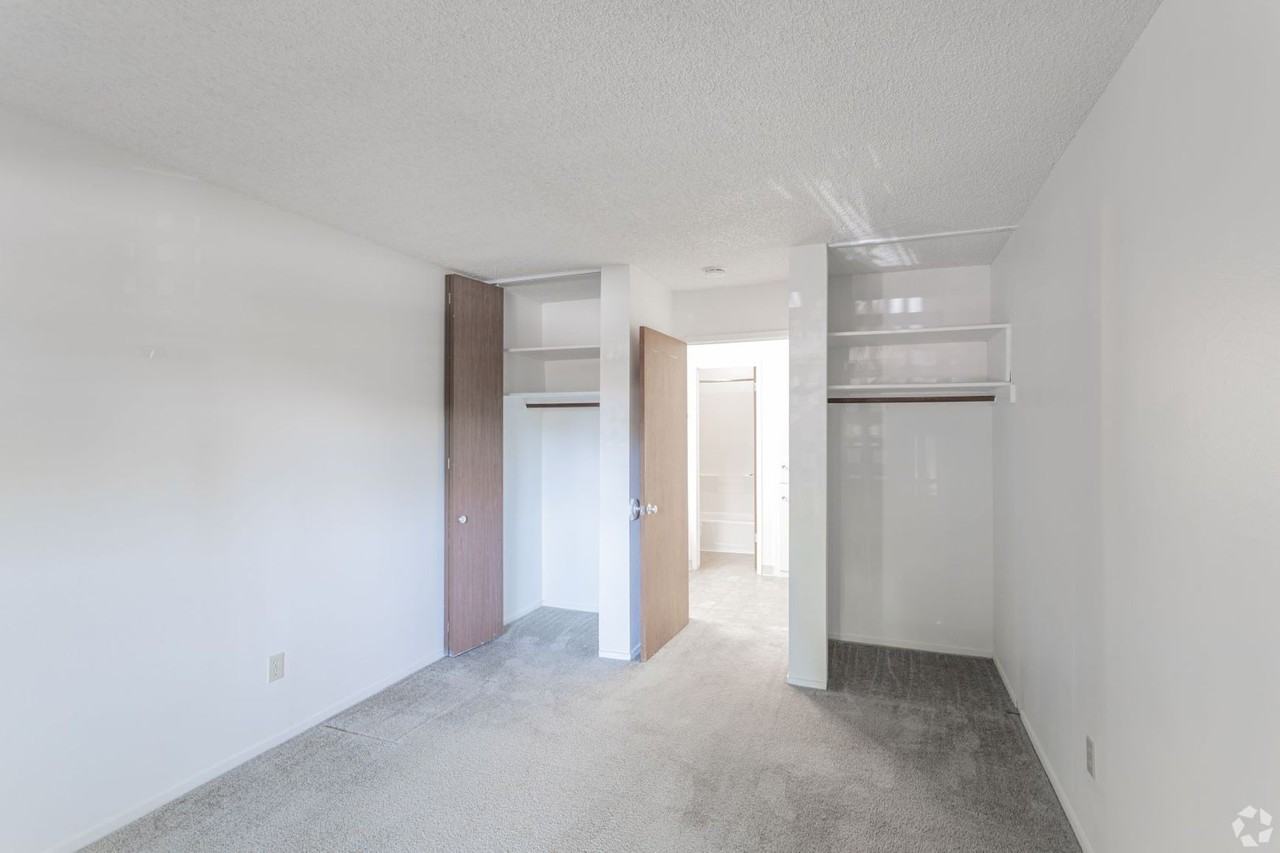 Viking Apartments LLC - Photo 5 of 31