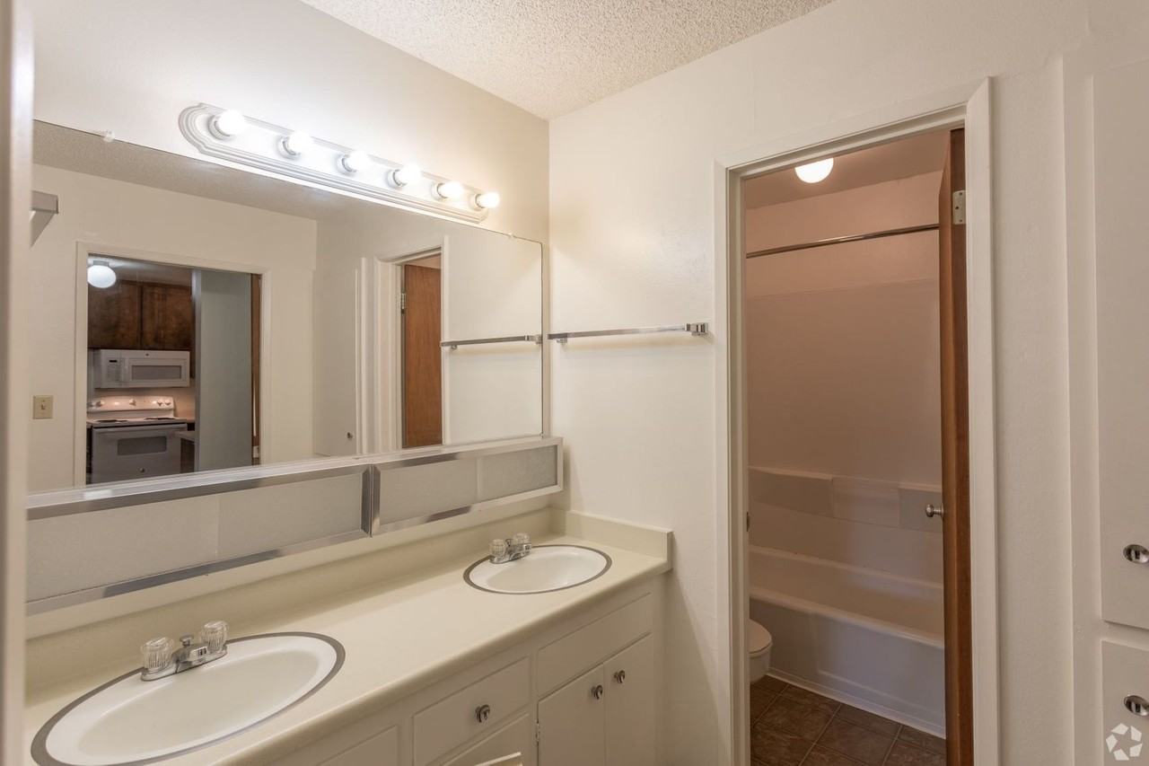 Viking Apartments LLC - Photo 6 of 31