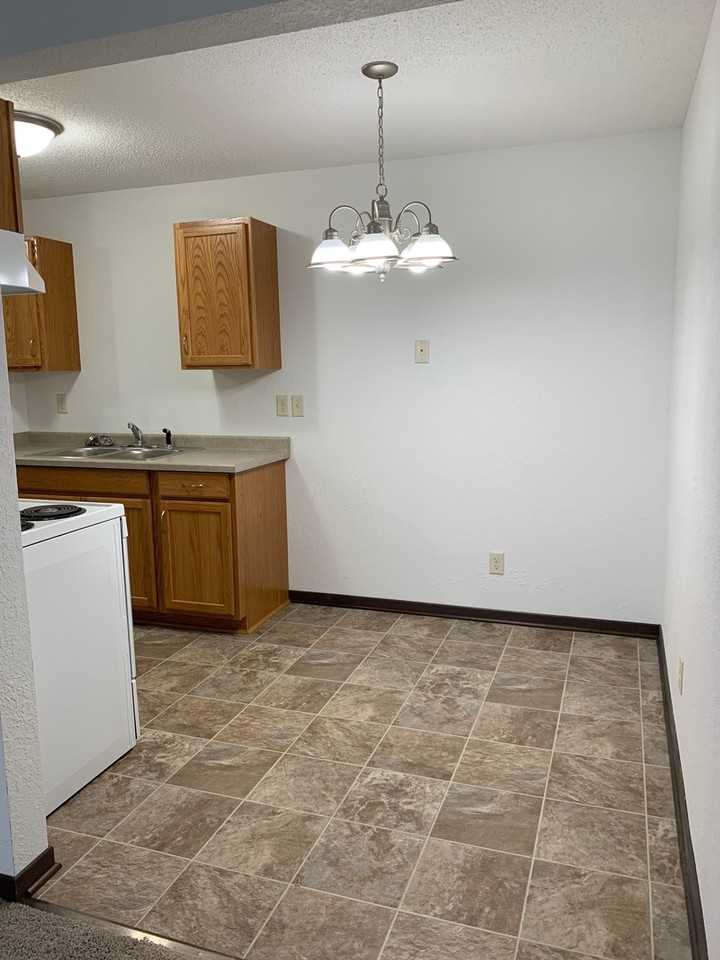 511 7th St S - Photo 2 of 30