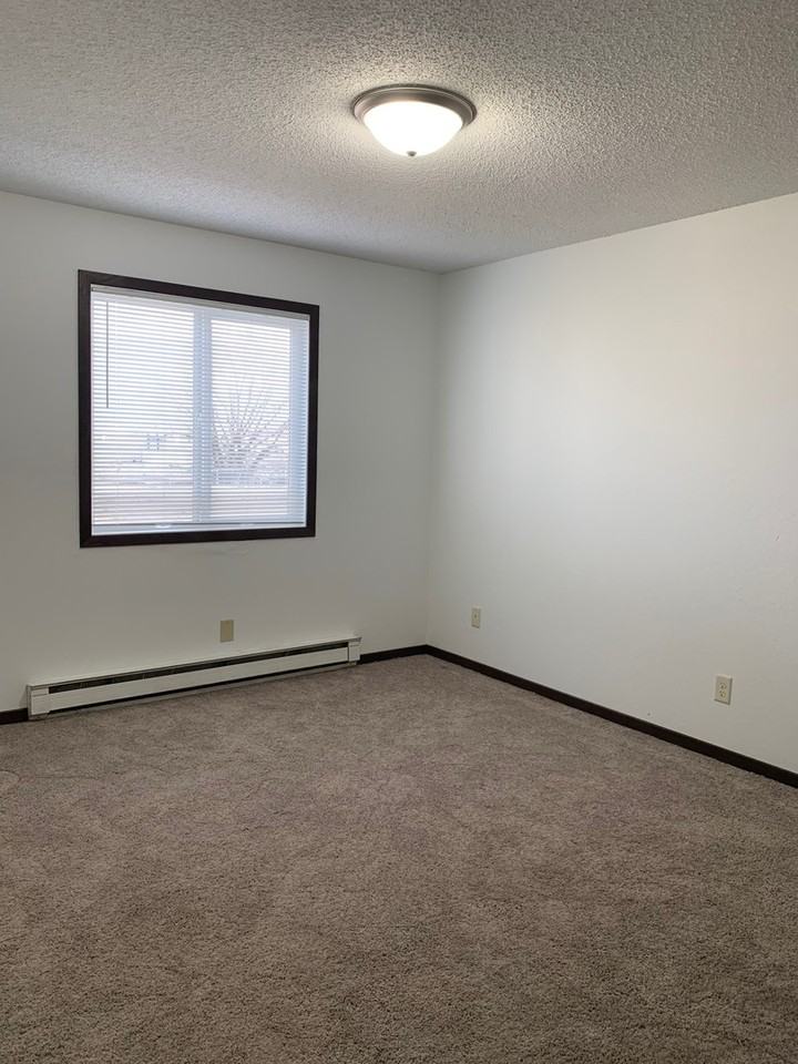 511 7th St S - Photo 3 of 30