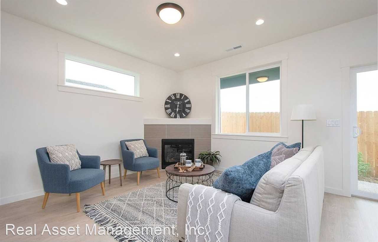 1029 N Auburn Pl - Photo 3 of 11