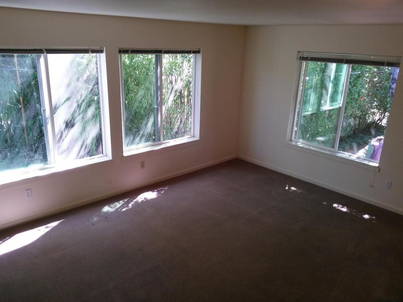 539 Nw 21st St - Photo 2 of 16