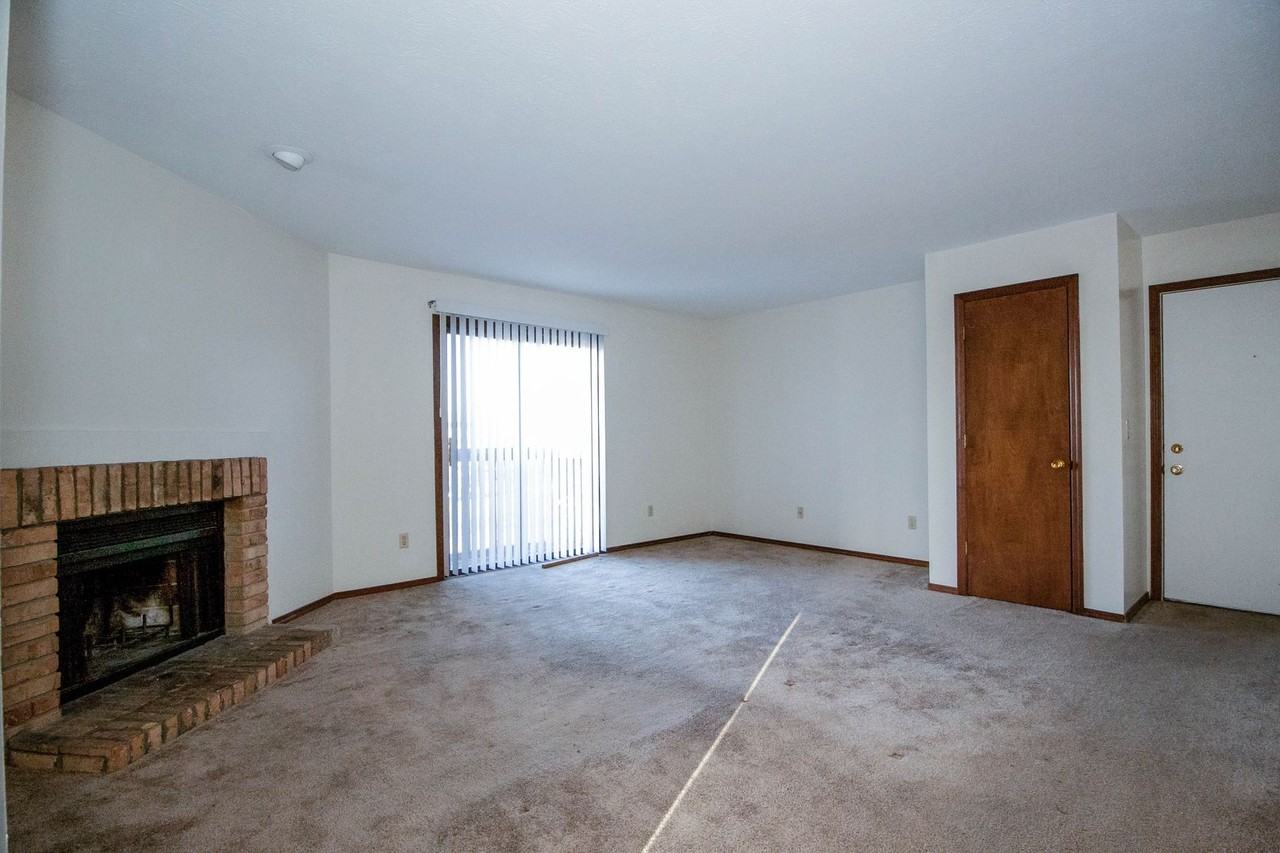 2406 Rainbow Ave - Photo 4 of 15