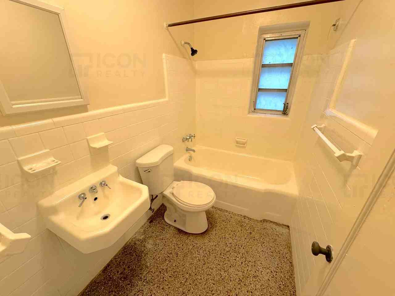 501 Se 12th Ct #WEST - Photo 6 of 7