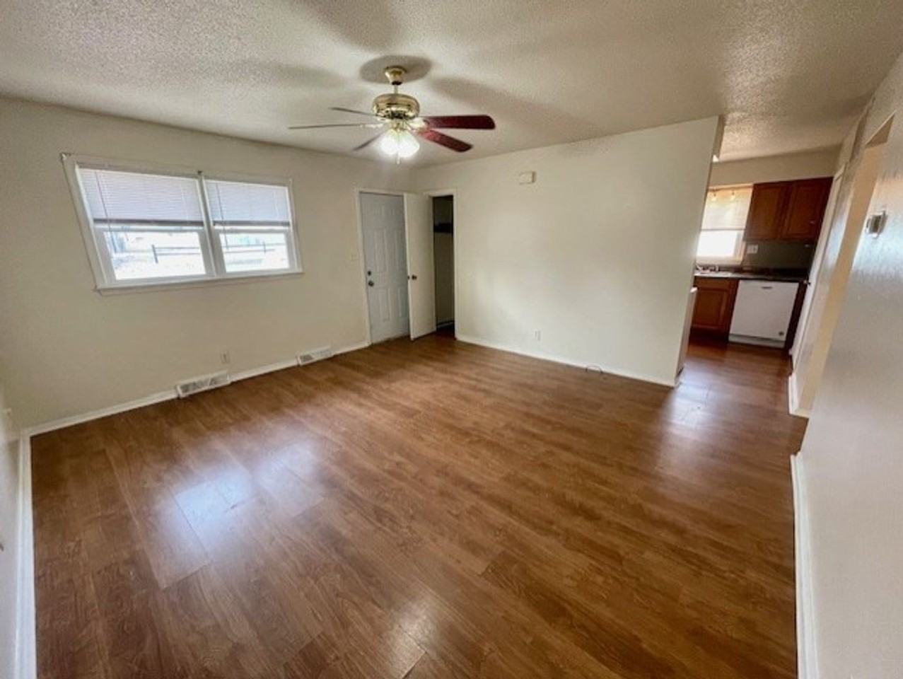 Kelly6006 - Photo 3 of 17