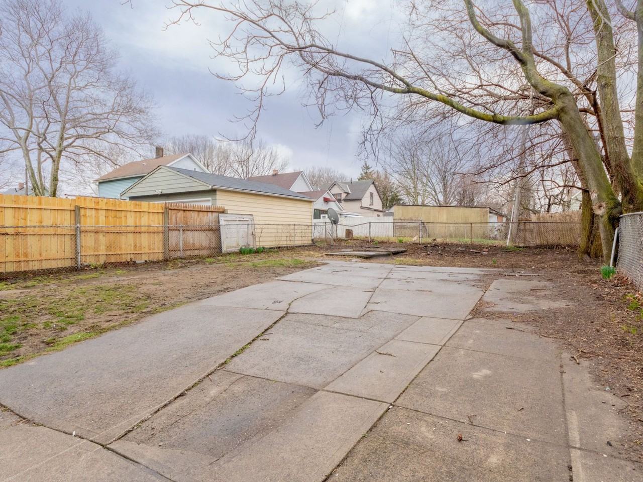 5814 Prosser Ave - Photo 4 of 17