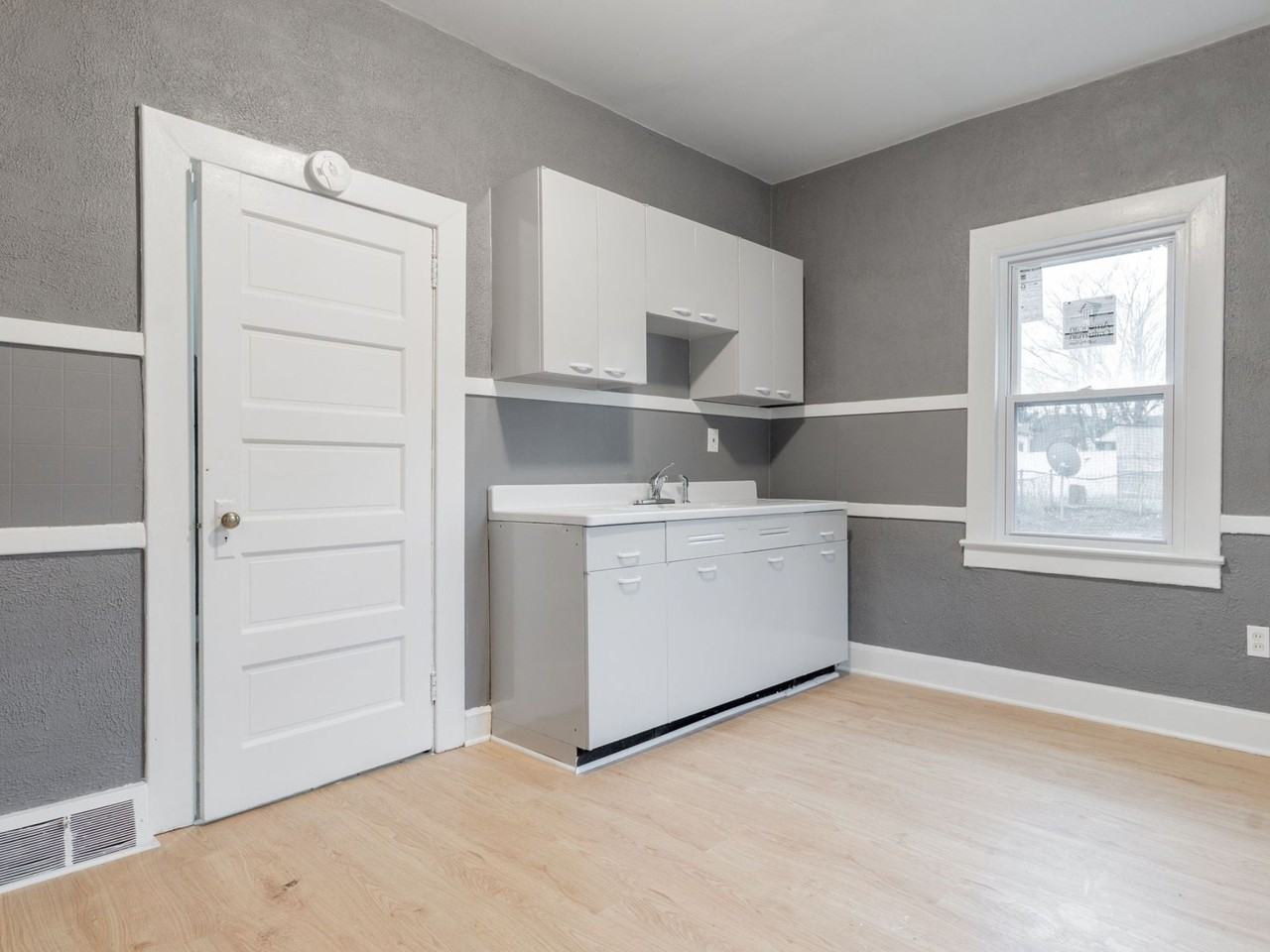 5814 Prosser Ave - Photo 6 of 17