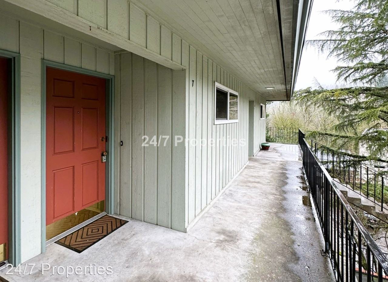 1111 SW Gaines St. - Photo 3 of 31