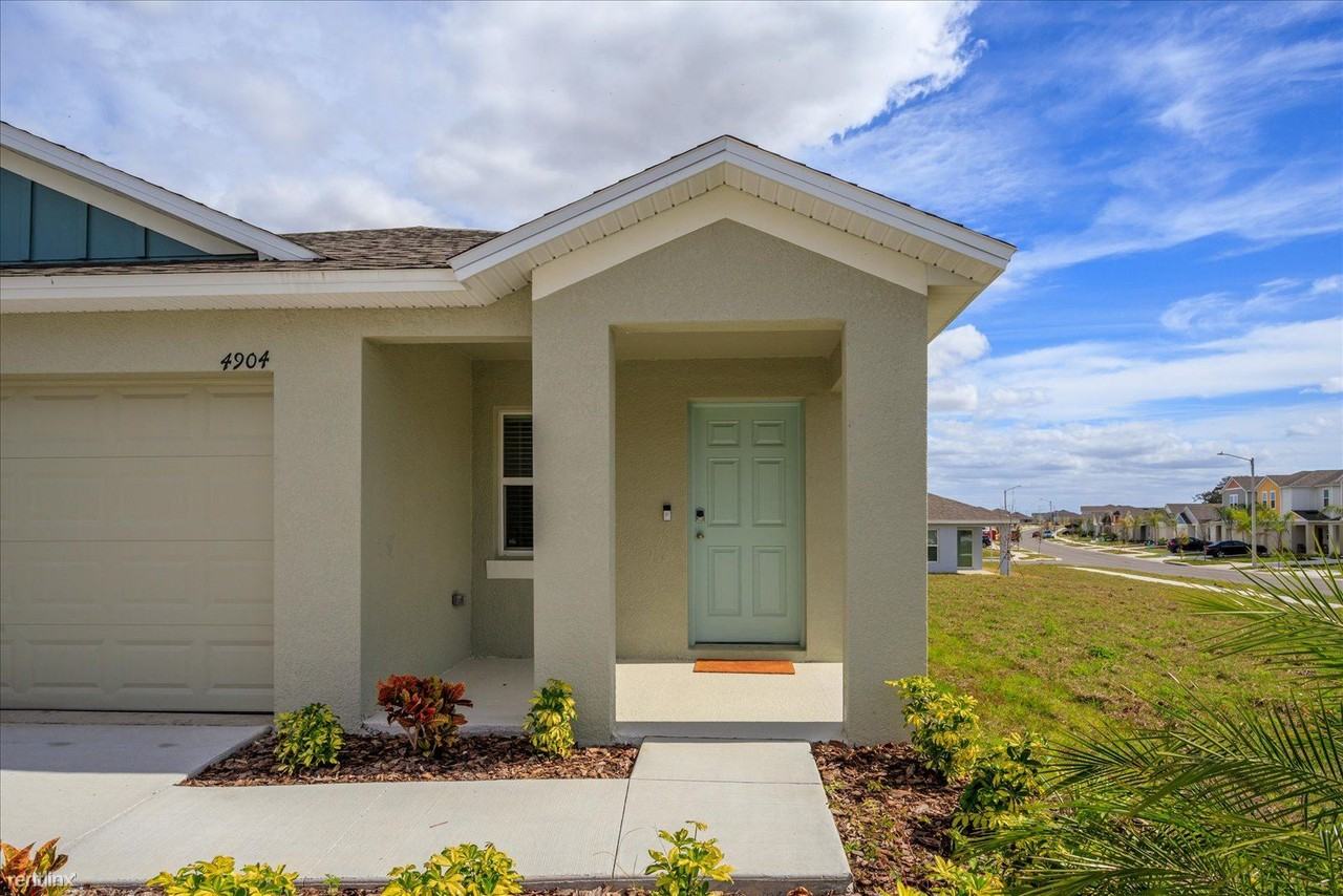 4904 Mainsail St - Photo 2 of 22