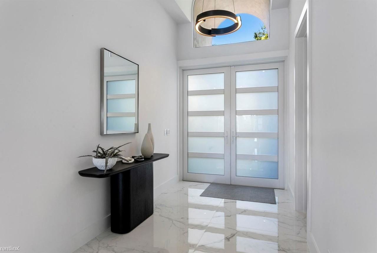 245 Regatta Dr - Photo 2 of 24