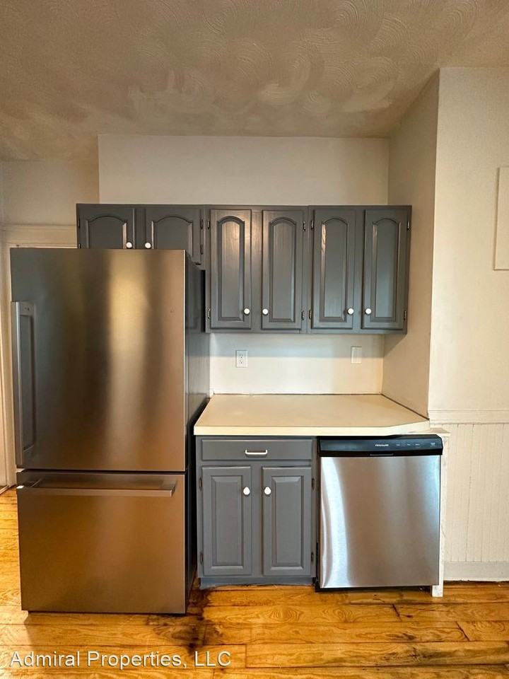638 Admiral Street - Photo 2 of 9