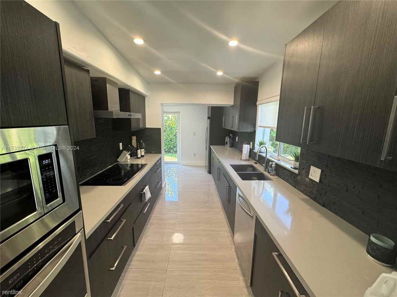 4651 Sw 97th Ct - Photo 3 of 11