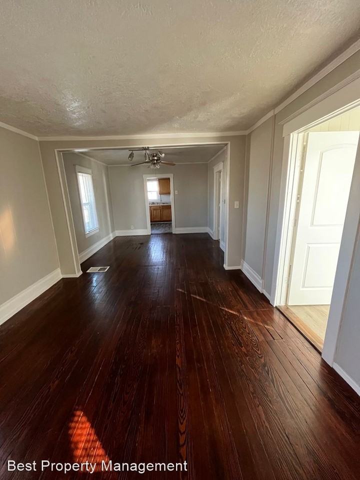 920 Hartford Ave - Photo 2 of 8