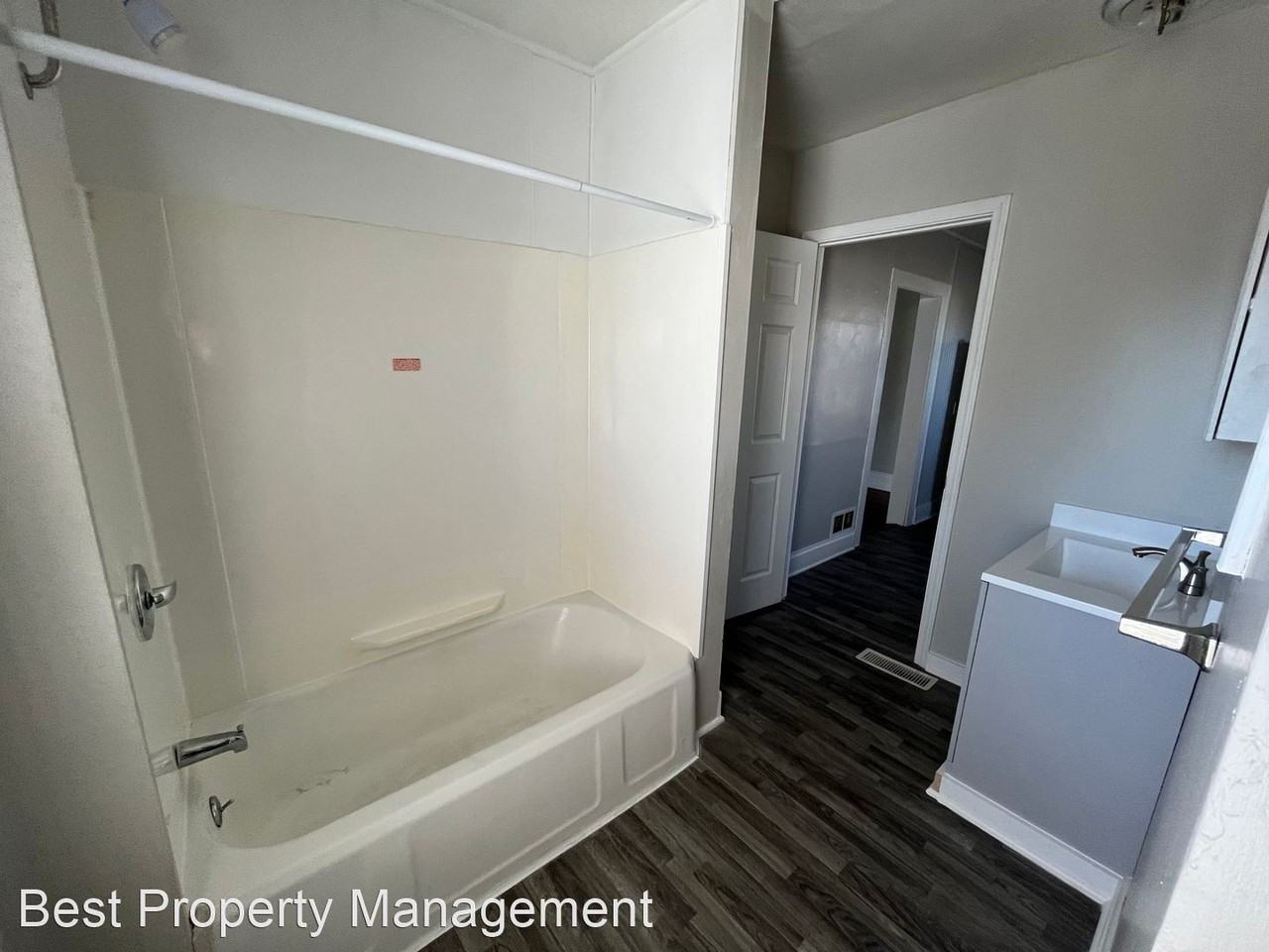 920 Hartford Ave - Photo 3 of 8