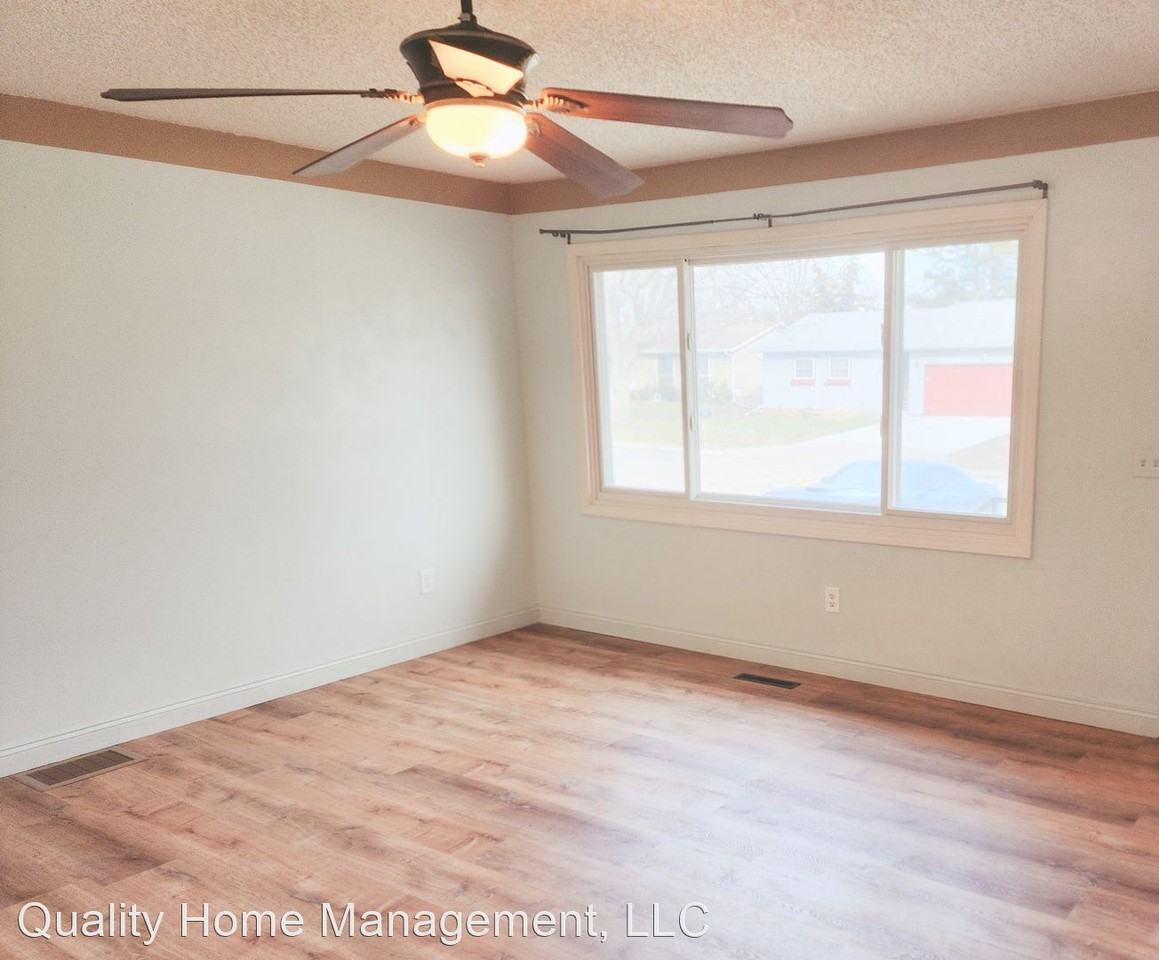 1207 Haas Cir - Photo 2 of 33