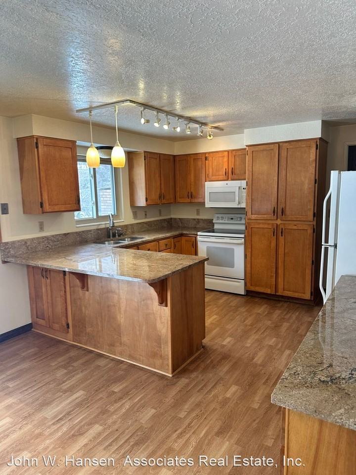 5890 W Poll Dr - Photo 3 of 8