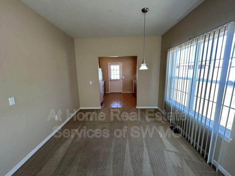 305 Excalibur Ct #B - Photo 3 of 12