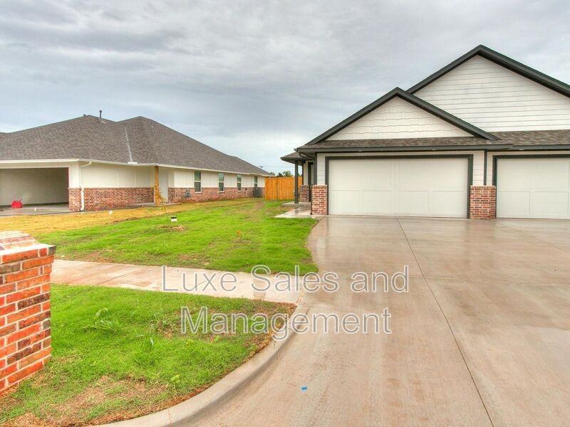 8002 Nw 105th Ter - Photo 2 of 33