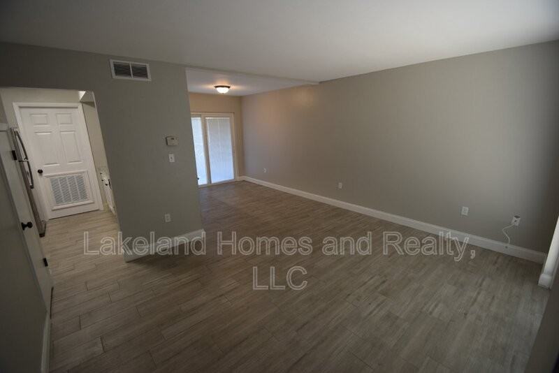 945 Castle Way - Photo 3 of 16