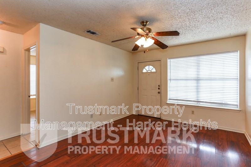 220B Gibson St #B - Photo 2 of 16