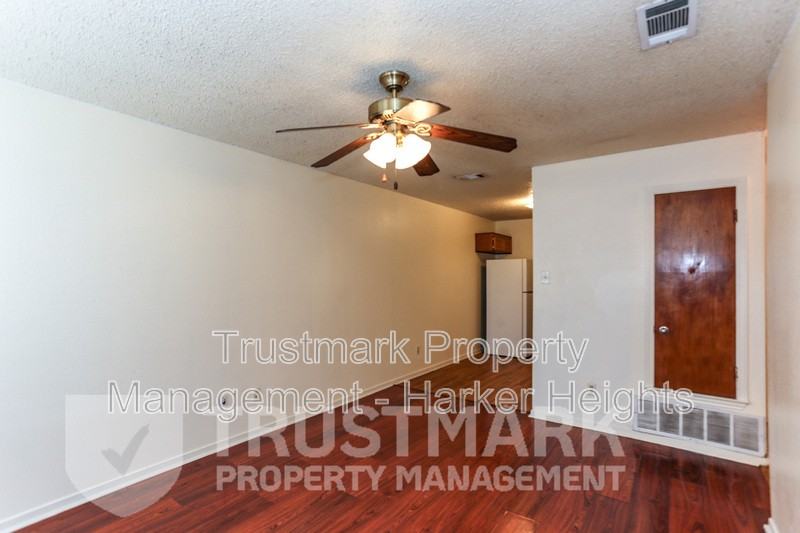 220B Gibson St #B - Photo 3 of 16