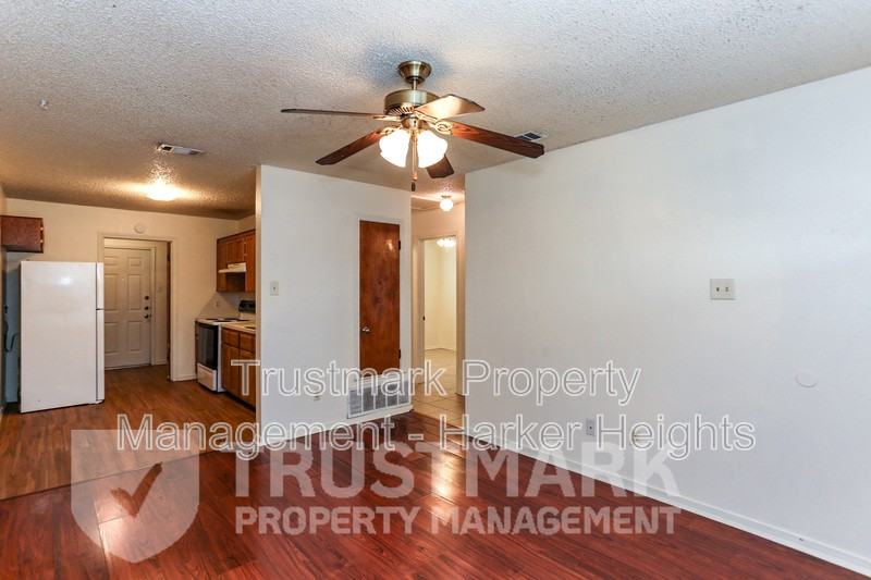 220B Gibson St #B - Photo 4 of 16