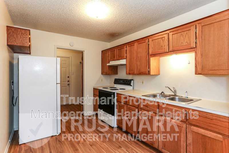 220B Gibson St #B - Photo 5 of 16