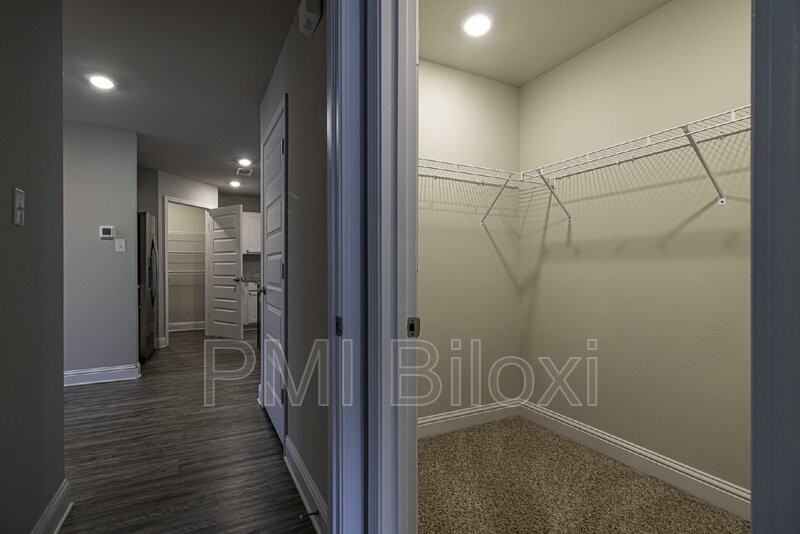 6467 Eastland Cir - Photo 4 of 36