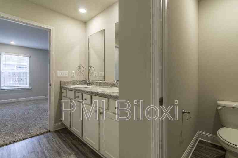 6467 Eastland Cir - Photo 7 of 36