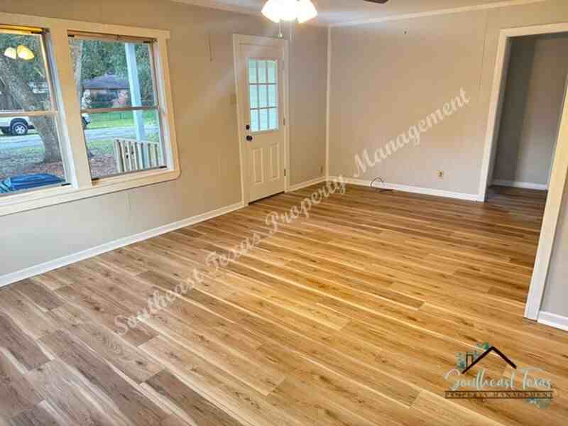 1010 Houston St - Photo 2 of 16