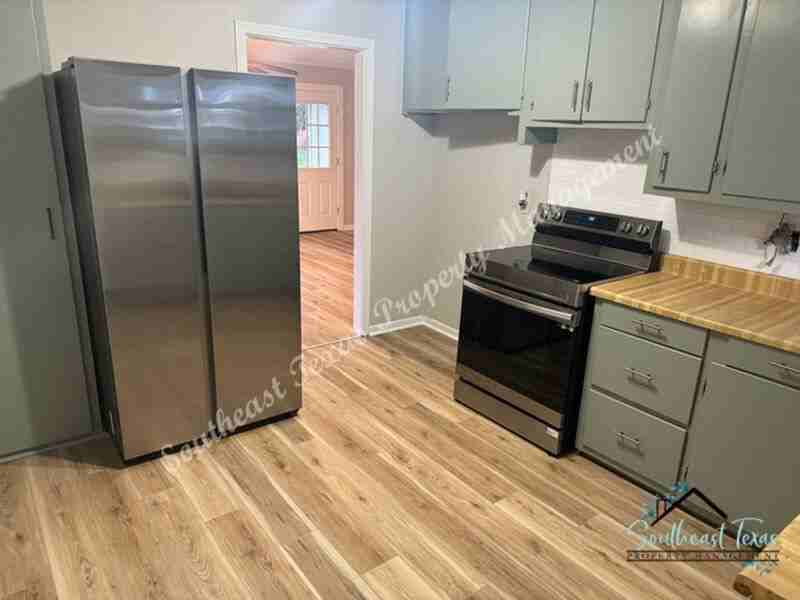 1010 Houston St - Photo 3 of 16