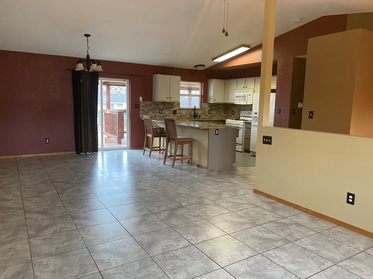 2460 Meadow Cir - Photo 2 of 12