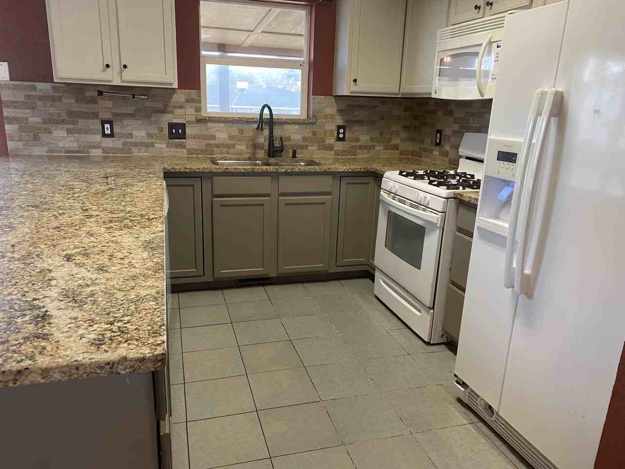 2460 Meadow Cir - Photo 3 of 12