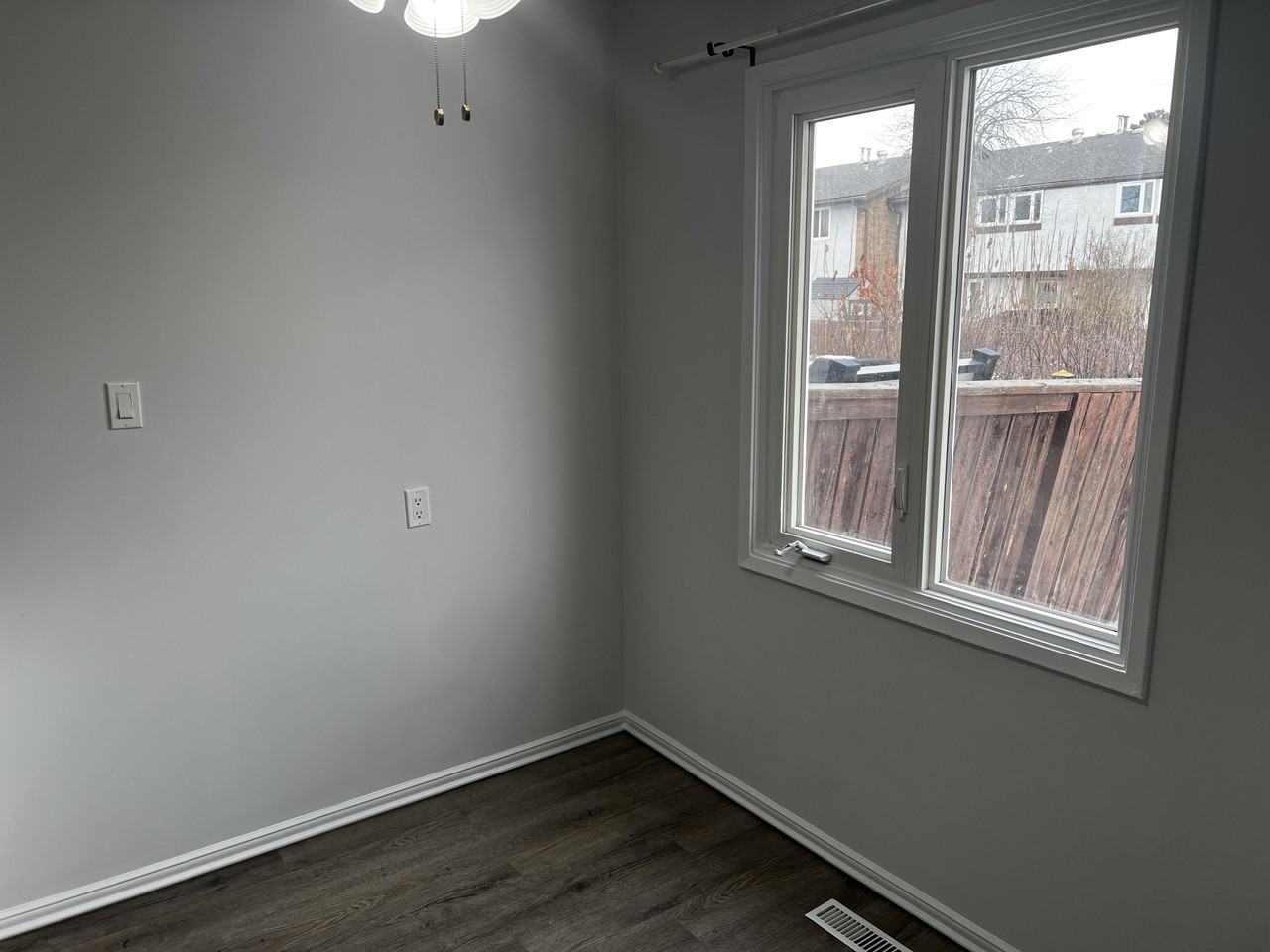 14237 82 St Nw - Photo 2 of 9