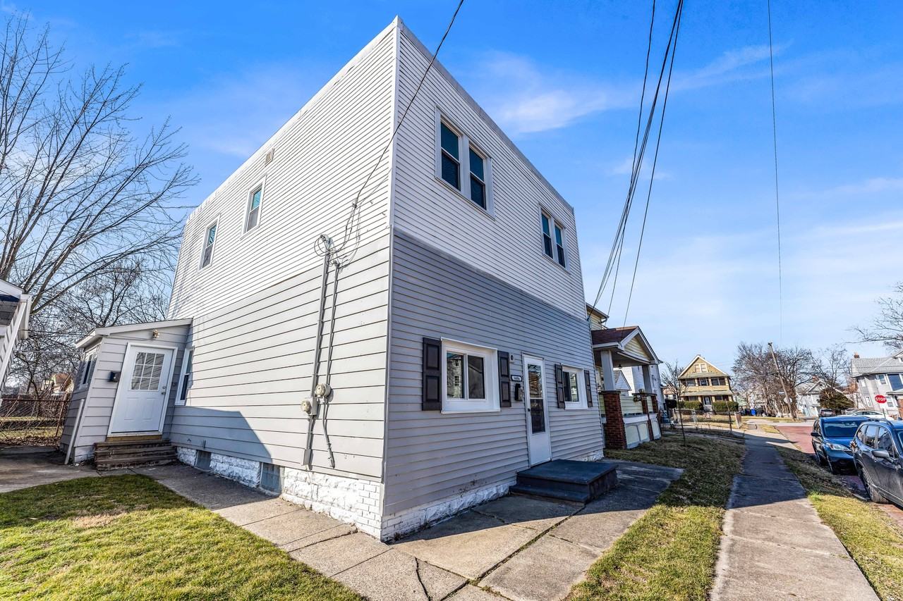 4486 W 42Nd St - Photo 3 of 3