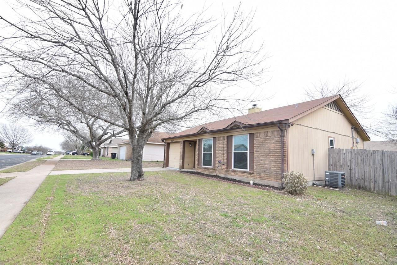 2604 Hemlock Dr - Photo 3 of 18