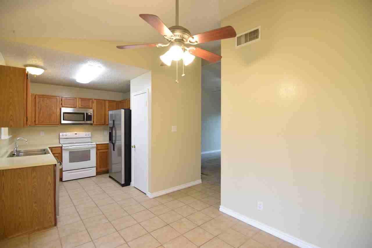 2604 Hemlock Dr - Photo 4 of 18