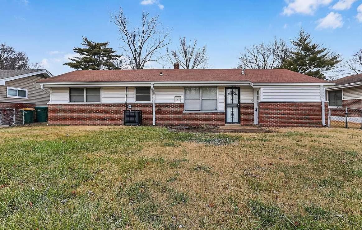 2336 Collett Dr - Photo 2 of 9