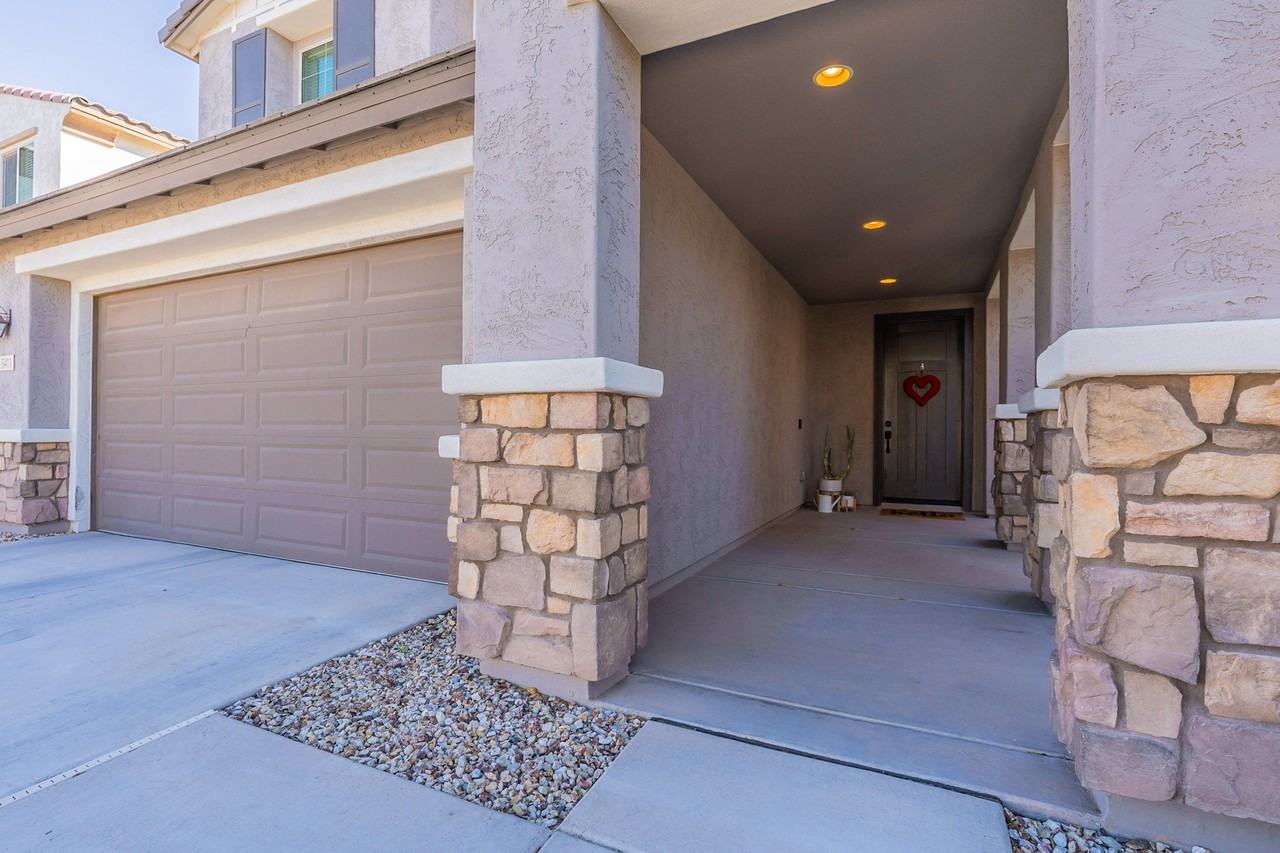 5411 S Canyon Rim - Photo 2 of 48
