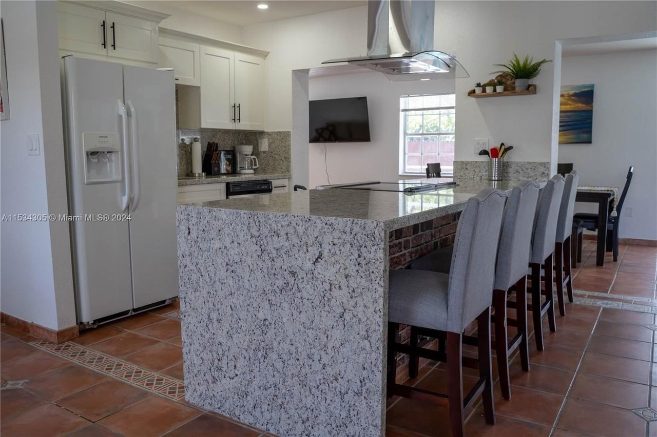 10120 Nicaragua Dr - Photo 4 of 50