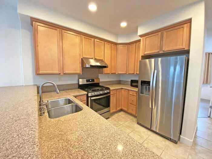 1087 Yarrow Ter - Photo 2 of 20