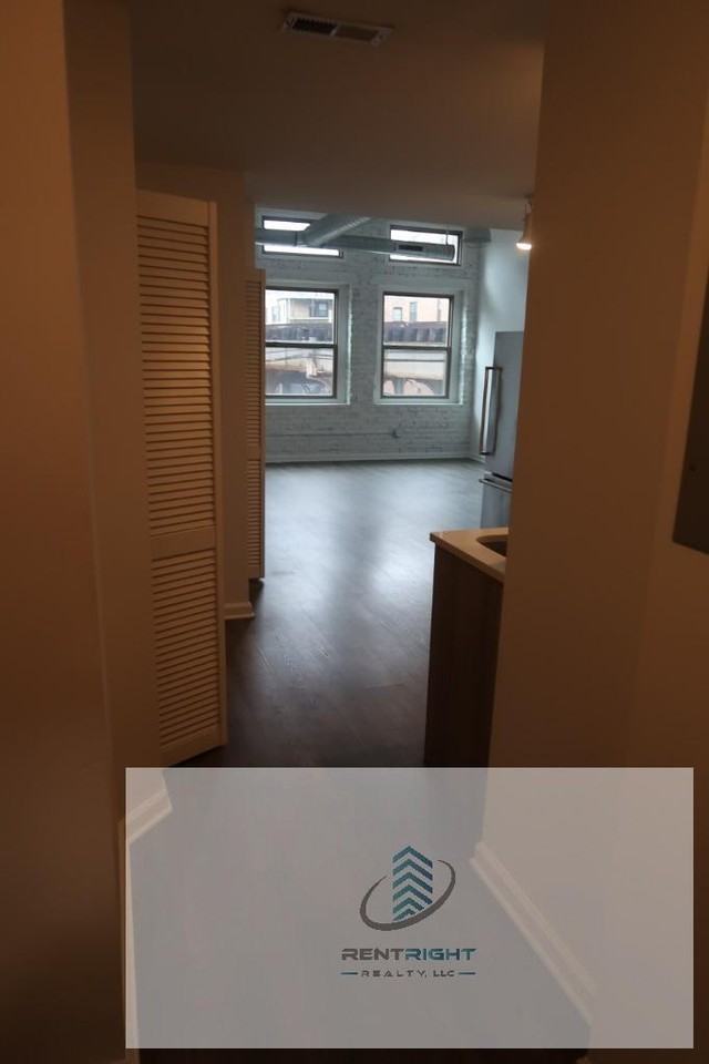 932 W Dakin St #201 - Photo 3 of 18