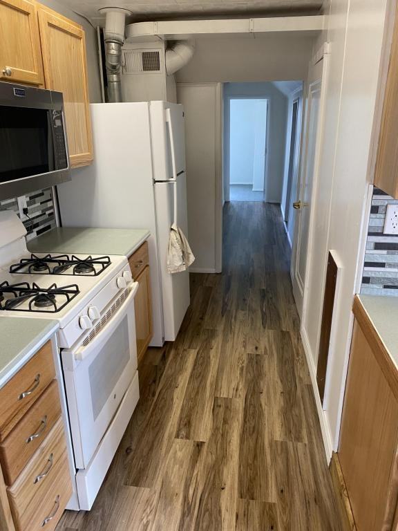 322 1/2 E Henry St - Photo 2 of 9