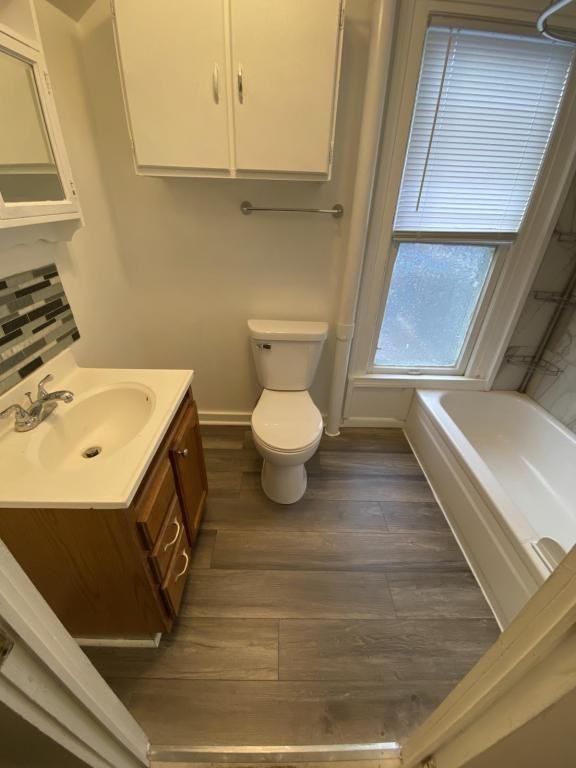 322 1/2 E Henry St - Photo 7 of 9