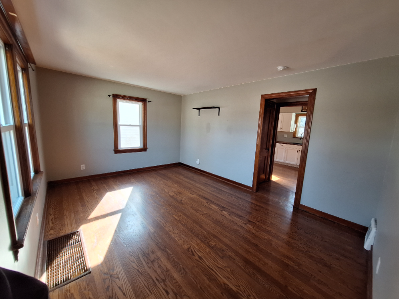 338 N Dwiggins St - Photo 2 of 15