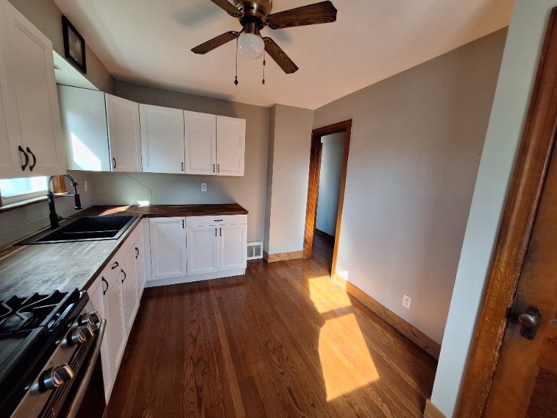 338 N Dwiggins St - Photo 3 of 15