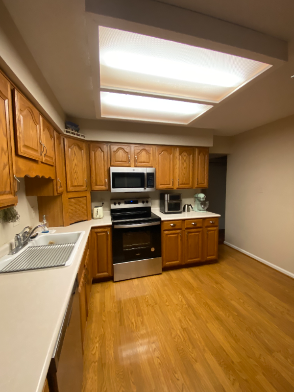 1585 Concord Cir - Photo 2 of 7