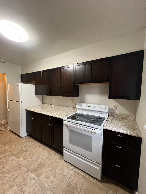 1130 N Pershing Ave - Photo 2 of 9