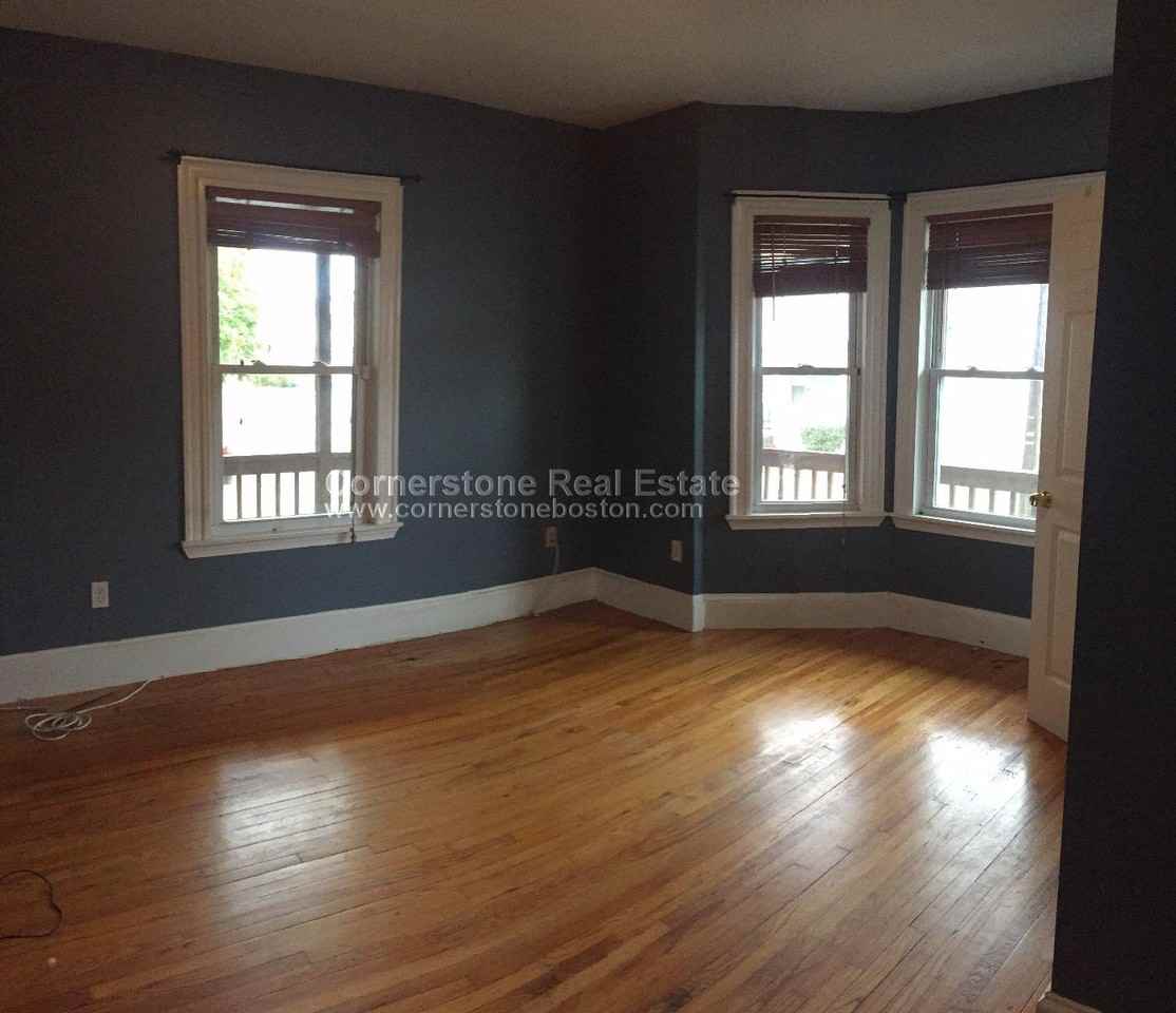 411 Medford St - Photo 2 of 17