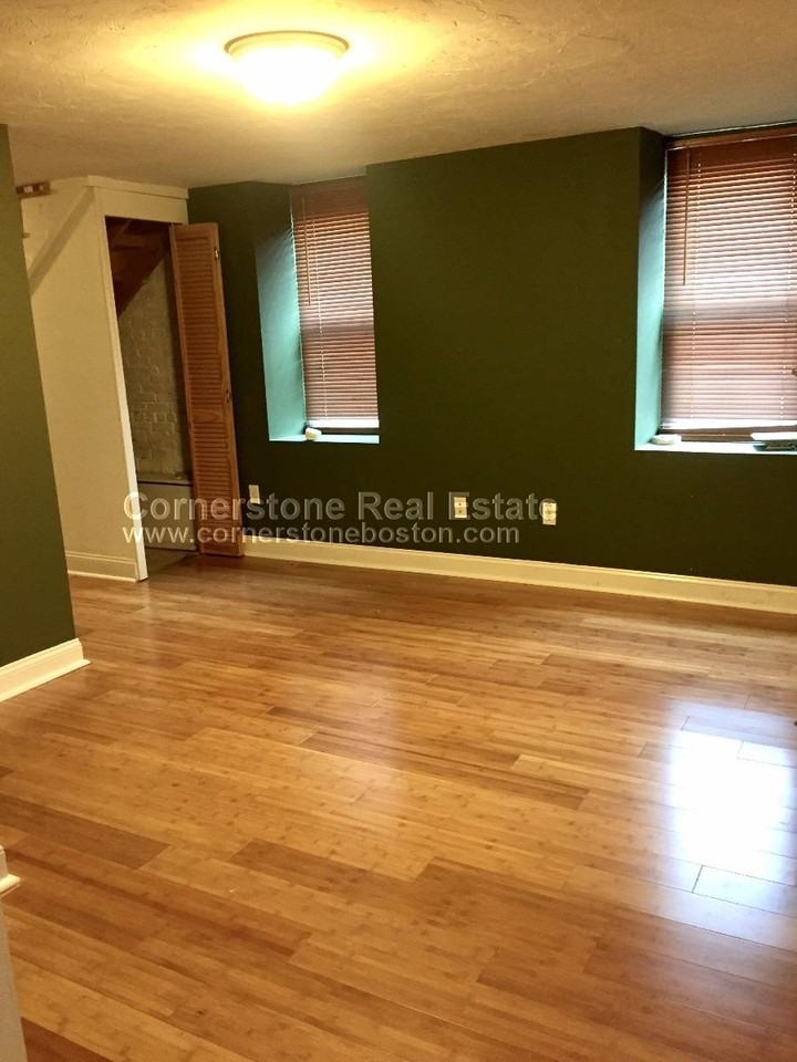 411 Medford St - Photo 3 of 17